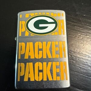 Packers Zippo Lighter - new in box Green Bay NFL